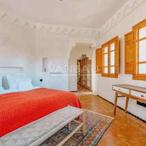 VILLA DE MAITRE SUR GOLF À VENDRE
