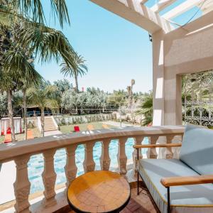 VILLA DE MAITRE SUR GOLF À VENDRE