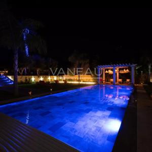 VILLA DE MAITRE SUR GOLF À VENDRE