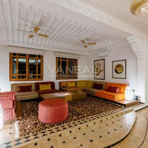 VILLA DE MAITRE SUR GOLF À VENDRE