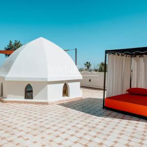 VILLA DE MAITRE SUR GOLF À VENDRE