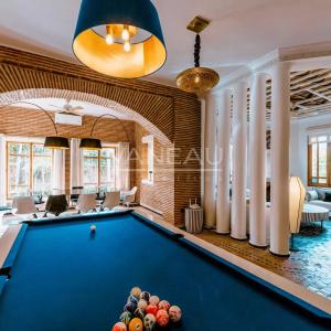 VILLA DE MAITRE SUR GOLF À VENDRE