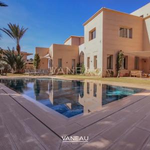 Sompteuse villa nichée au coeur de la Palmeraie