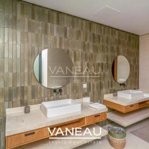 ***VILLA D'EXCEPTION DE 850m² SUR GOLF***