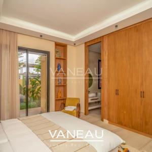 ***VILLA D'EXCEPTION DE 850m² SUR GOLF***