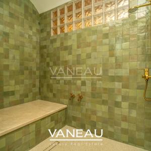 ***VILLA D'EXCEPTION DE 850m² SUR GOLF***