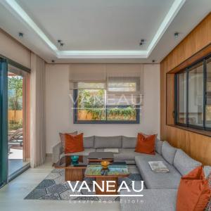 ***VILLA D'EXCEPTION DE 850m² SUR GOLF***