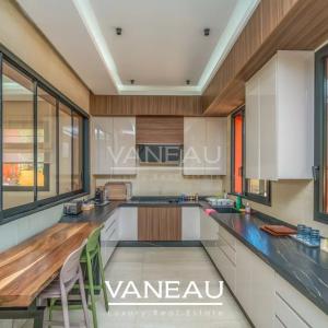 ***VILLA D'EXCEPTION DE 850m² SUR GOLF***