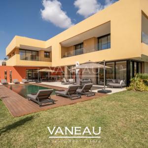 ***VILLA D'EXCEPTION DE 850m² SUR GOLF***