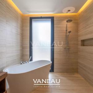 Villa de 500 m² habitable sur terrain arboré