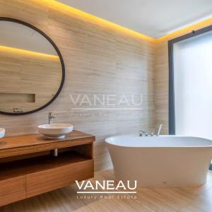 Villa de 500 m² habitable sur terrain arboré