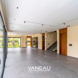 Villa de 500 m² habitable sur terrain arboré