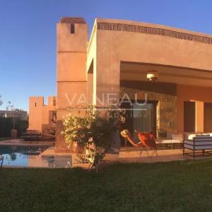 Jolie villa 3 chambres route de Fes avec piscine