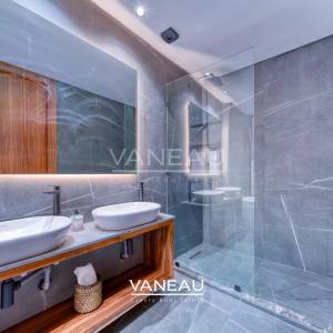 Luxueux Duplex avec Piscine Privative au Cœur de Victor Hugo