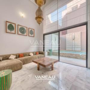 Luxueux Duplex avec Piscine Privative au Cœur de Victor Hugo