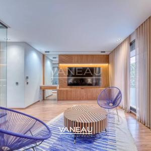 Luxueux Duplex avec Piscine Privative au Cœur de Victor Hugo