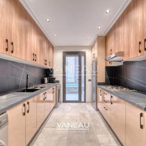 Luxueux Duplex avec Piscine Privative au Cœur de Victor Hugo