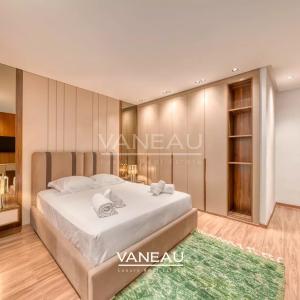 Luxueux Duplex avec Piscine Privative au Cœur de Victor Hugo