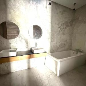 Villa à vendre sur Bouskoura Ville Verte -  1 300 m²