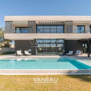 Villa neuve contemporaine a proximité de golfs prestigieux
