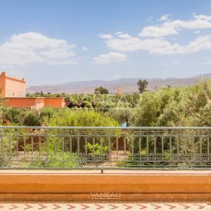 Un havre de paix au pied de l'Atlas sur 1 hectare avec VNA