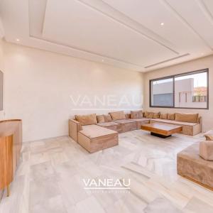 **À Vendre : Villa Spacieuse avec 5 Chambres à Marrakech**