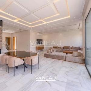 **À Vendre : Villa Spacieuse avec 5 Chambres à Marrakech**