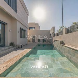 **À Vendre : Villa Spacieuse avec 5 Chambres à Marrakech**