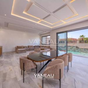**À Vendre : Villa Spacieuse avec 5 Chambres à Marrakech**