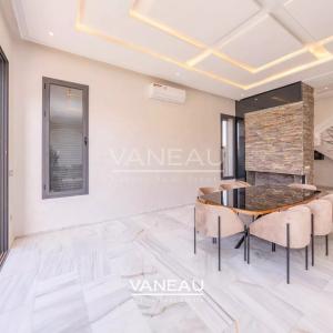 **À Vendre : Villa Spacieuse avec 5 Chambres à Marrakech**