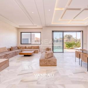 **À Vendre : Villa Spacieuse avec 5 Chambres à Marrakech**