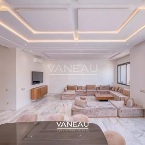 **À Vendre : Villa Spacieuse avec 5 Chambres à Marrakech**