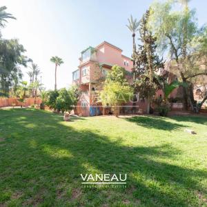 Grand appartement en duplex de trois chambres à la Palmeraie