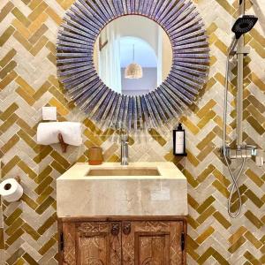 Riad 5 chambres avec basin à la Kasbah vue l' Atlas