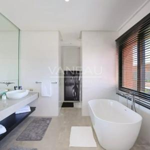 Magnifique villa contemporaine front de golf