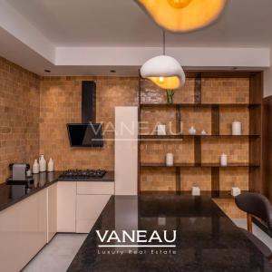 Villa rénovée par architecte à vendre sur Golf