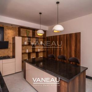 Villa rénovée par architecte à vendre sur Golf