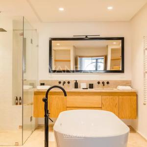 Appartement rdc avec avec piscine privée au coeur de l'Hivernage