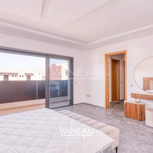 **À Vendre : Villa Spacieuse avec 5 Chambres à Marrakech**