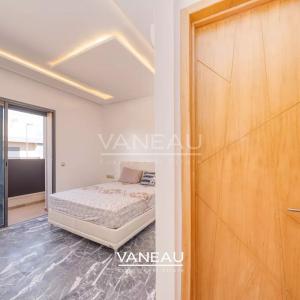**À Vendre : Villa Spacieuse avec 5 Chambres à Marrakech**