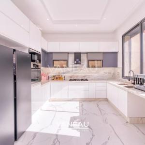**À Vendre : Villa Spacieuse avec 5 Chambres à Marrakech**