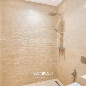 **À Vendre : Villa Spacieuse avec 5 Chambres à Marrakech**