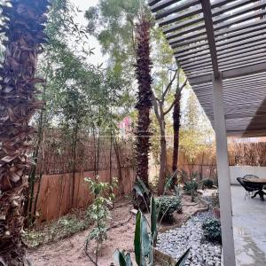 APPARTEMENT REZ DE JARDIN À LOUER AU COEUR DE L'HIVERNAGE