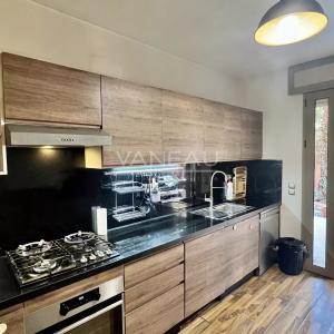 APPARTEMENT REZ DE JARDIN À LOUER AU COEUR DE L'HIVERNAGE