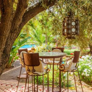 Un havre de paix au pied de l'Atlas sur 1 hectare avec VNA