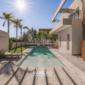 **À Vendre : Villa Moderne de 385 m² sur Golf à Marrakech**