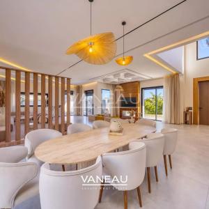 **À Vendre : Villa Moderne de 385 m² sur Golf à Marrakech**