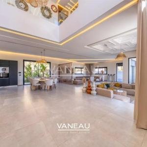 **À Vendre : Villa Moderne de 385 m² sur Golf à Marrakech**