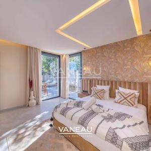 **À Vendre : Villa Moderne de 385 m² sur Golf à Marrakech**