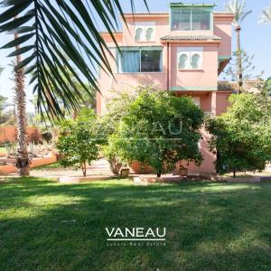 Grand appartement en duplex de trois chambres à la Palmeraie